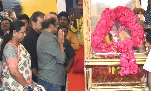 விஜயகாந்த் உடலுக்கு ரஜினி நேரில் அஞ்சலி