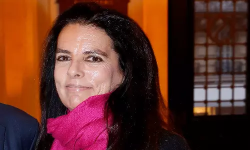 ஒப்பனை பொருள் விற்பனையில் முதலிடம் பெற்ற கோடீசுவரி