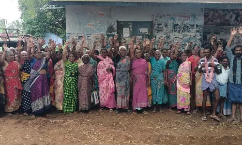 வெள்ள நிவாரணம் ரூ.6 ஆயிரம் வழங்ககோரி பொதுமக்கள் போராட்டம்