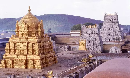 பிரமாண்ட திருப்பதி ஏழுமலையான் சிலை