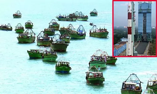 பழவேற்காடு மீனவர்கள் கடலுக்கு செல்ல தடை