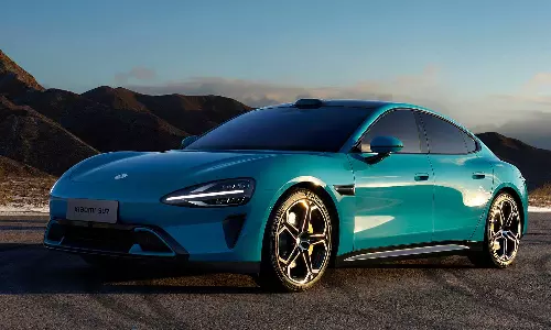 பவரும் இருக்கு ரேன்ஜூம் இருக்கு.. அசத்தும் சியோமியின் எலெக்ட்ரிக் கார்