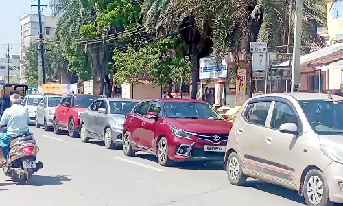 ராமேசுவரத்தில் குவிந்த பக்தர்கள்- வாகன நெரிசல்