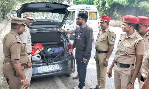 புத்தாண்டு கொண்டாட்டம்: புதுச்சேரி-தமிழக எல்லையில் தீவிர கண்காணிப்பு