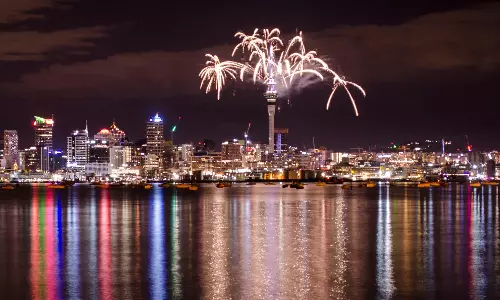 நியூசிலாந்தில் பிறந்தது புத்தாண்டு 2024- வாணவேடிக்கைகளுடன் மக்கள் கொண்டாட்டம்