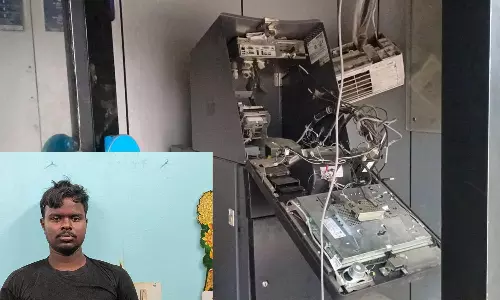 ஏ.டி.எம். உடைத்து கொள்ளை முயற்சி- எச்சரிக்கை மணி ஒலித்ததால் வாலிபர் கைது