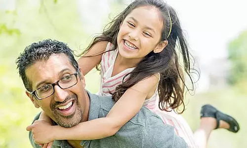 பெண்குழந்தைகளை வளர்ப்பதில் தந்தையின் பங்கு