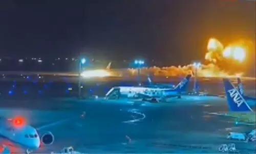 ரன்வேயில் தரையிறங்கிய விமானத்தில் திடீர் தீ விபத்து: ஜப்பானில் பரபரப்பு