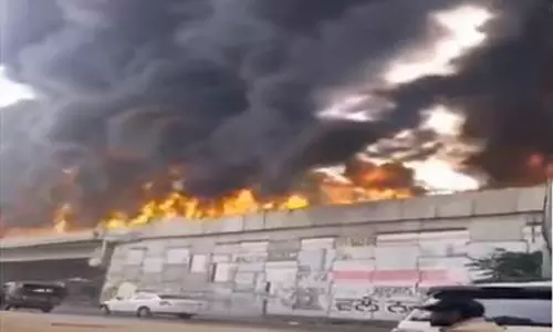 பஞ்சாப் மேம்பாலத்தில் எண்ணெய் டேங்கர் லாரி தீப்பிடித்து பயங்கர விபத்து