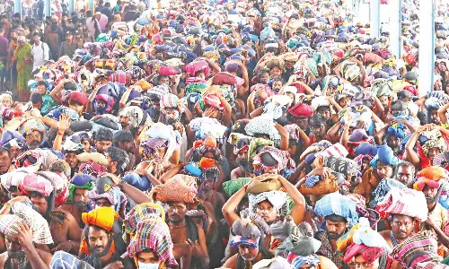 14, 15-ந்தேதிகளில் சபரிமலைக்கு வருவதை பெண்கள், குழந்தைகள் தவிர்க்க வேண்டும்: தேவசம்போர்டு