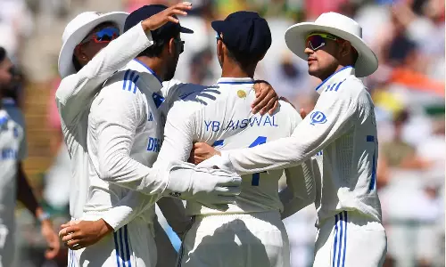 2வது டெஸ்ட் போட்டி: முதல் நாள் முடிவில் தென் ஆப்பிரிக்கா 2வது இன்னிங்சில் 62/3