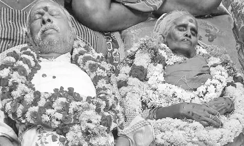 சங்கரன்கோவிலில் சாவிலும் இணைபிரியாத தம்பதி:  மனைவி இறந்த அதிர்ச்சியில் கணவர் மரணம்