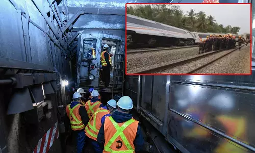 இந்தோனேசியாவில் இரண்டு ரெயில்கள் மோதி விபத்து: 3 பேர் பலி