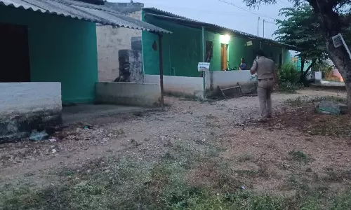 பெருந்துறை அருகே கொலை குற்றவாளிகளை பிடிக்க துப்பாக்கி சூடு நடத்திய போலீசார்