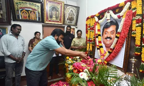 விஜயகாந்த் பெயரை நடிகர் சங்க கட்டிடத்திற்கு சூட்ட வேண்டும் - சசிகுமார் கோரிக்கை