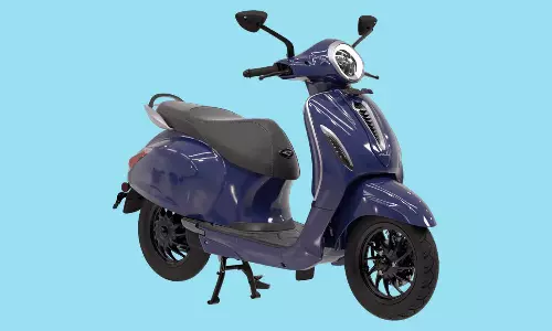 அதிக ரேன்ஜ், ஃபாஸ்ட் சார்ஜிங் வசதியுடன் புதிய செட்டாக் ஸ்கூட்டர் அறிமுகம்