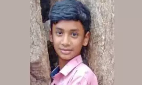 9-ம் வகுப்பு மாணவன் தற்கொலை: பள்ளி முன்பு உறவினர்கள் போராட்டம்