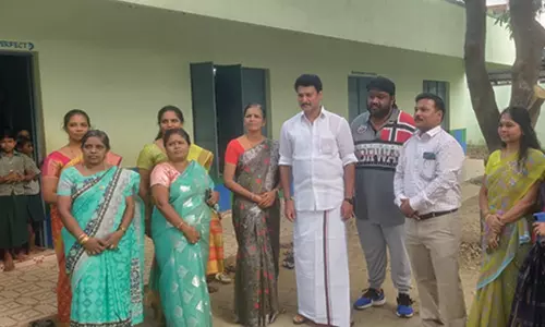 அரசு பள்ளியில் அமைச்சர் ஆய்வு