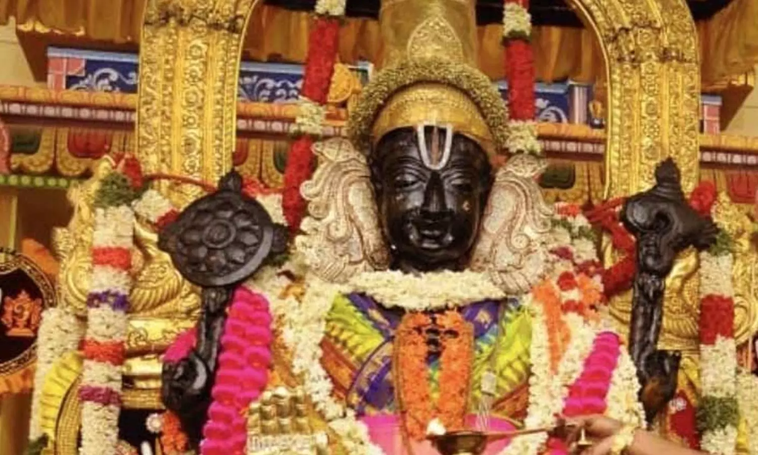 40 ஆண்டுகளுக்கு ஒருமுறை மட்டுமே காட்சியளிக்கும் ஆதி அத்தி வரதர் 40 ஆண்டுகளுக்கு ஒருமுறை மட்டுமே காட்சியளிக்கும் ஆதி அத்தி வரதர்