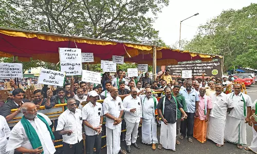 வணிகர் படுகொலையை கண்டித்து: தமிழ்நாடு வியாபாரிகள் சங்க பேரவையினர் ஆர்ப்பாட்டம்