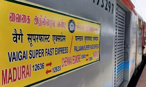 வைகை எக்ஸ்பிரஸ் ரெயிலில் கரும்புகை... அலறிய பயணிகள்