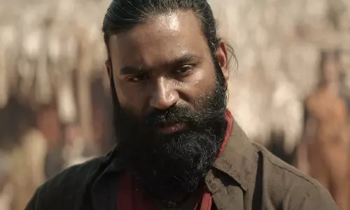 பசியோட சுத்திட்டு இருக்கிற ஒரு சிங்கத்துக்கு இரை கிடைக்குது- வைரலாகும் தனுஷ் பட டிரைலர்