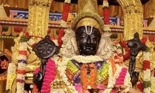 40 ஆண்டுகளுக்கு ஒருமுறை மட்டுமே காட்சியளிக்கும் ஆதி அத்தி வரதர்