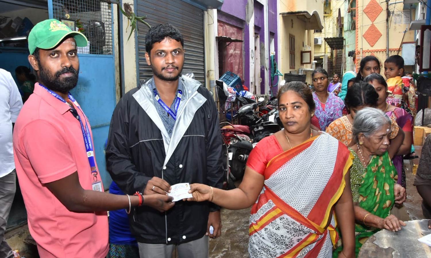 ரூ.1000 ரொக்கத்துடன் பொங்கல் பரிசுத் தொகுப்பு: 