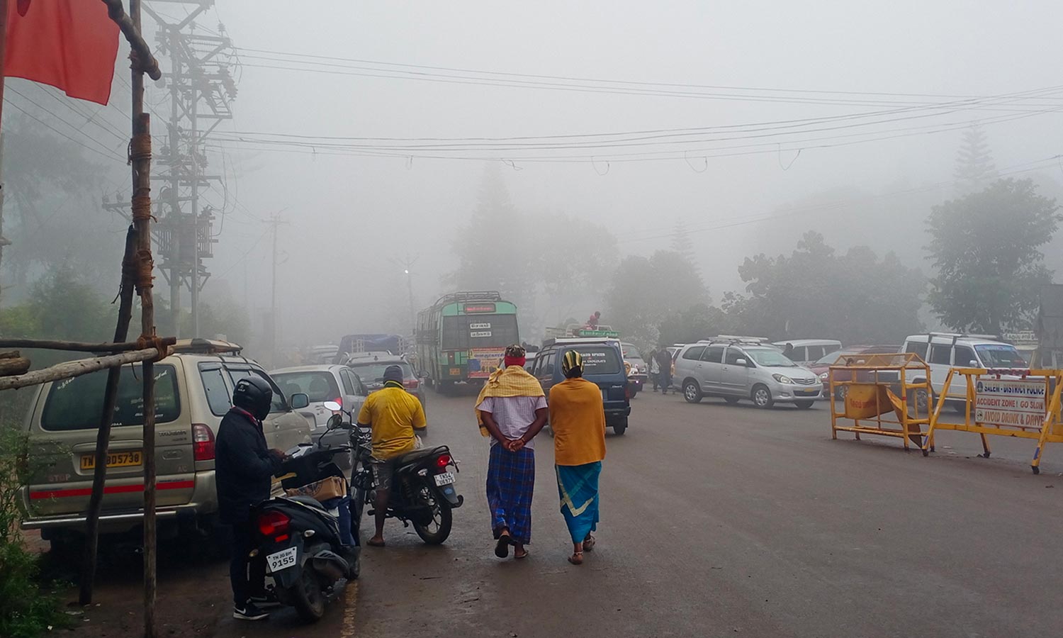 ஏற்காட்டில் திடீர் மழை - இயல்பு வாழ்க்கை பாதிப்பு