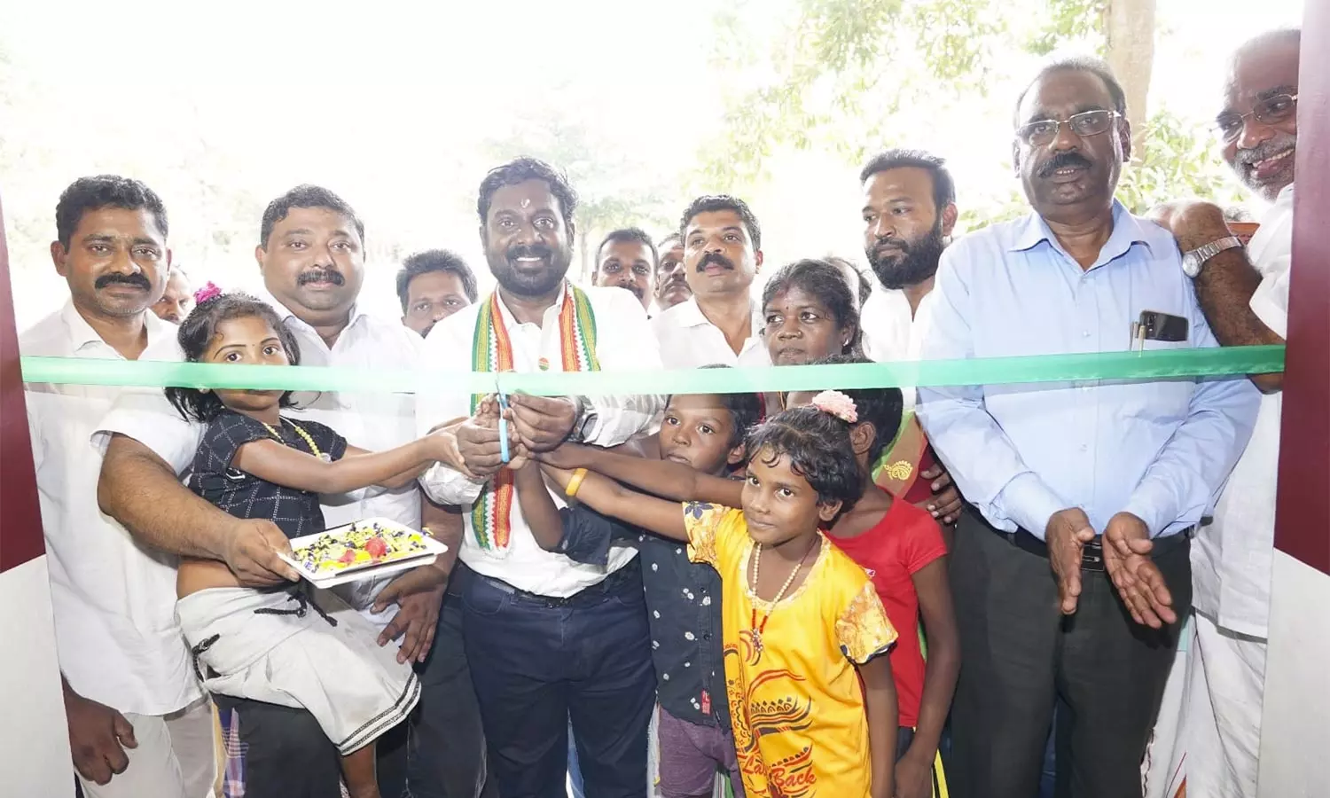 நியாய விலைக் கடை கட்டிடத்தை திறந்து வைத்த விஜய் வசந்த் எம்.பி. நியாய விலைக் கடை கட்டிடத்தை திறந்து வைத்த விஜய் வசந்த் எம்.பி.