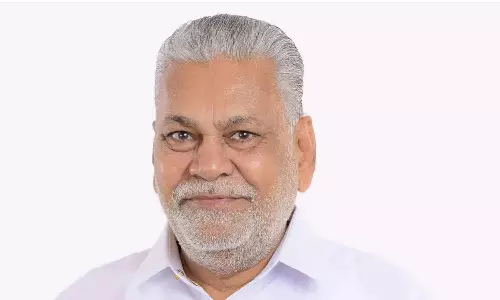 ஏரியில் இரண்டு மணி நேரம் சிக்கிக்கொண்ட மத்திய மந்திரி