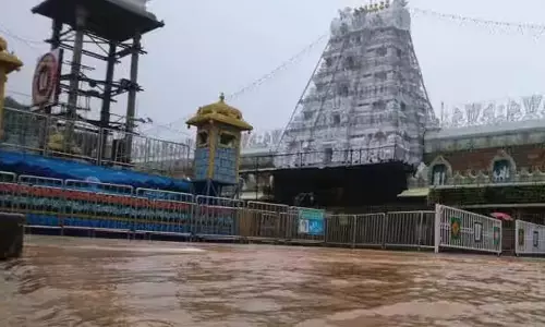 திருப்பதியில் பலத்த மழை: பக்தர்கள் கடும் அவதி
