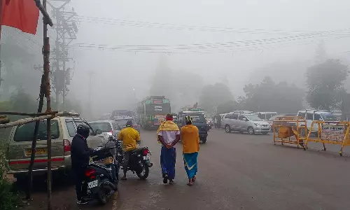 ஏற்காட்டில் திடீர் மழை - இயல்பு வாழ்க்கை பாதிப்பு