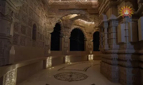 இரவு நேரத்தில் அயோத்தி ராமர் கோவில்: படங்கள் வெளியீடு