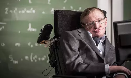 உலகை திரும்பி பார்க்க செய்த அறிவுஜீவி இயற்பியலாளர் - ஸ்டீபன் ஹாக்கிங் பிறந்தநாள் இன்று