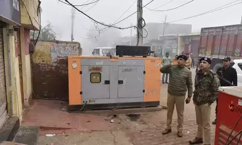 ரூ. 30 லட்சம் ரொக்கத்துடன் ஏ.டி.எம். இயந்திரத்தை பெயர்த்து எடுத்து சென்ற திருடர்கள்