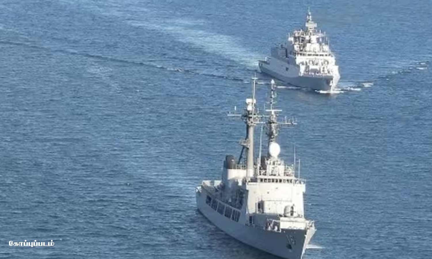 ஹவுதி தாக்குதல் எதிரொலி: அரபிக்கடலில் 10-க்கும் மேற்பட்ட இந்திய போர் கப்பல்கள் கண்காணிப்பு