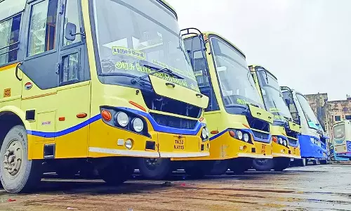 தமிழக அரசு பஸ்கள் இயங்கவில்லை- பயணிகள் அவதி