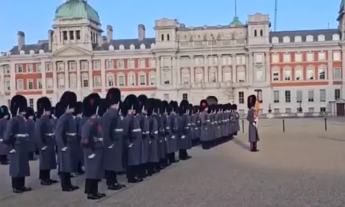 லண்டனில் ராஜ்நாத் சிங்குக்கு ராணுவ மரியாதையுடன் உற்சாக வரவேற்பு