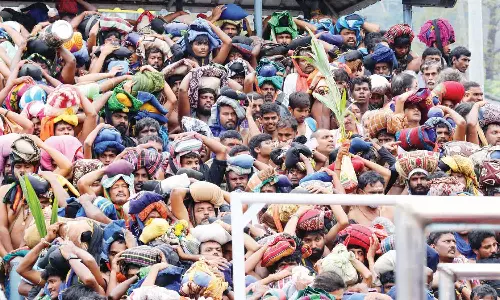 சபரிமலையில் சாமி தரிசனத்துக்கான உடனடி முன்பதிவு 15-ந்தேதி வரை நிறுத்தம்