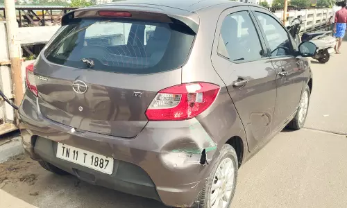 தற்காலிக டிரைவர் ஓட்டி சென்ற அரசு பஸ் கார் மீது மோதி விபத்து