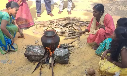 அனுமதி மறுக்கப்பட்ட கோவிலில் பொதுமக்கள் பொங்கலிட்டு வழிபாடு