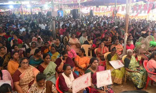 சென்ட்ரல் நிலையத்தில் ரெயில்வே தொழிலாளர்கள் உண்ணாரவிரதம்