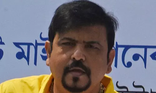 மேற்கு வங்காளத்தில் மந்திரிக்கு தொடர்பான இடங்களில் அமலாக்கத்துறை அதிகாரிகள் சோதனை