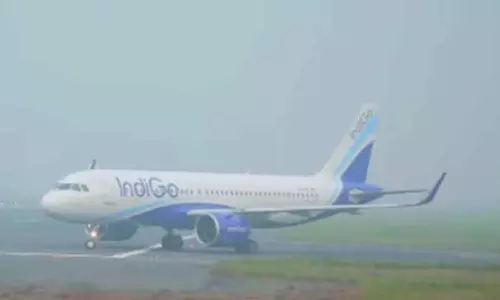 கடும் பனிமூட்டம் கவுகாத்தி விமானம் வங்காளதேசத்தில் தரையிறக்கம்