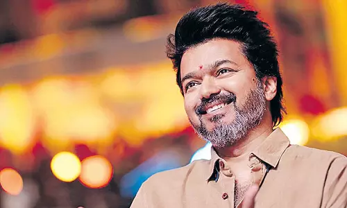 படப்பிடிப்பு தளத்தில் குவிந்த ரசிகர்கள்- விஜய் செய்த செயல்