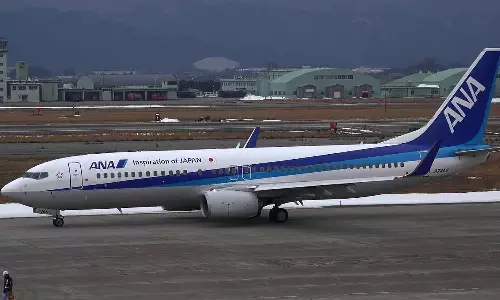 கிளம்பிய வேகத்தில் புறப்பட்ட இடத்திலேயே அவசரமாக தரையிறங்கிய விமானம் - என்ன ஆச்சு தெரியுமா?