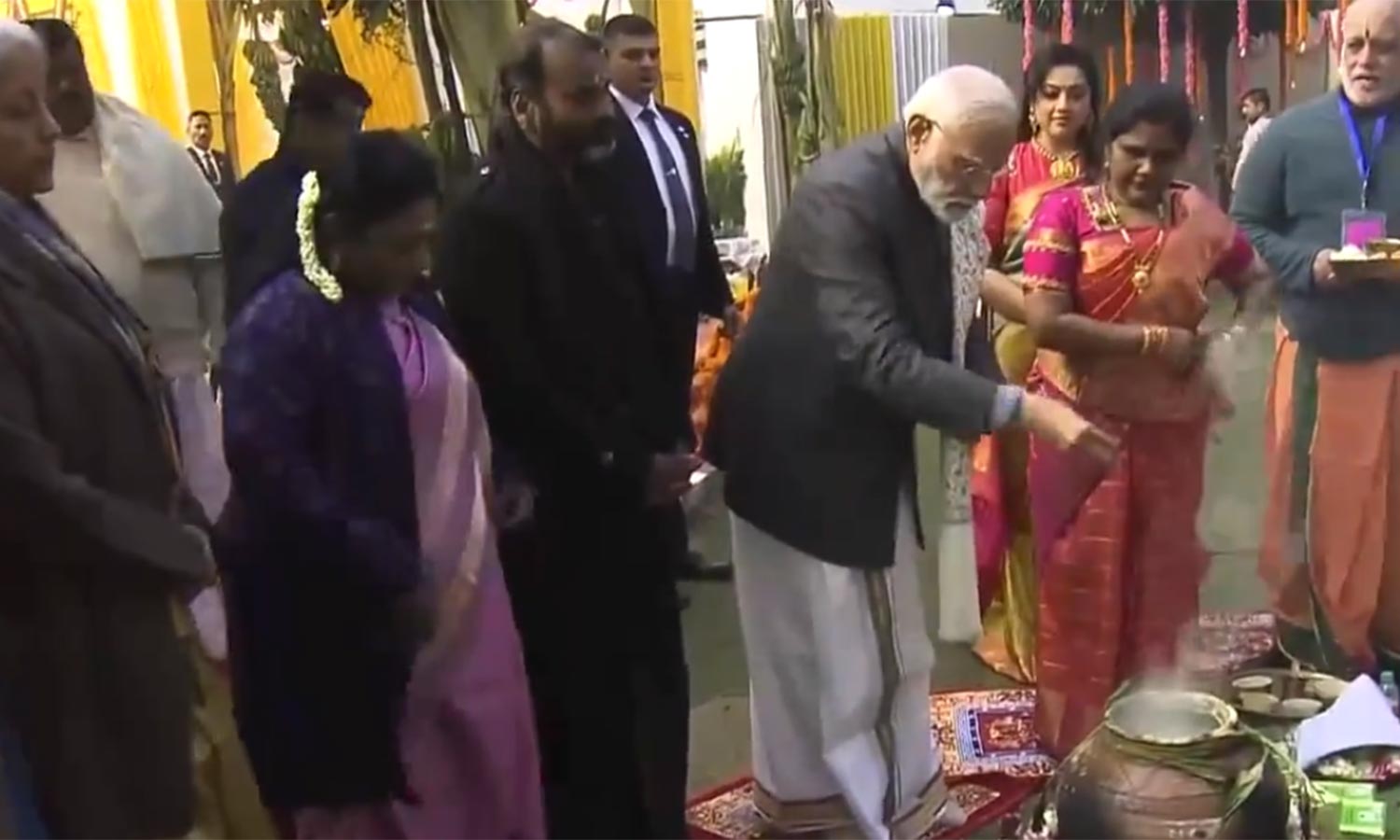 எல்.முருகன் வீட்டில் பிரதமர் மோடி பொங்கல் கொண்டாடினார்