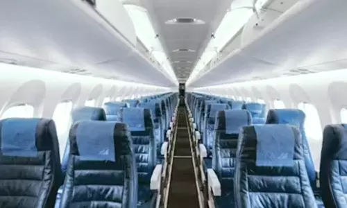 தாய்- மகளுக்கு விமானத்தில் காத்திருந்த இன்ப அதிர்ச்சி