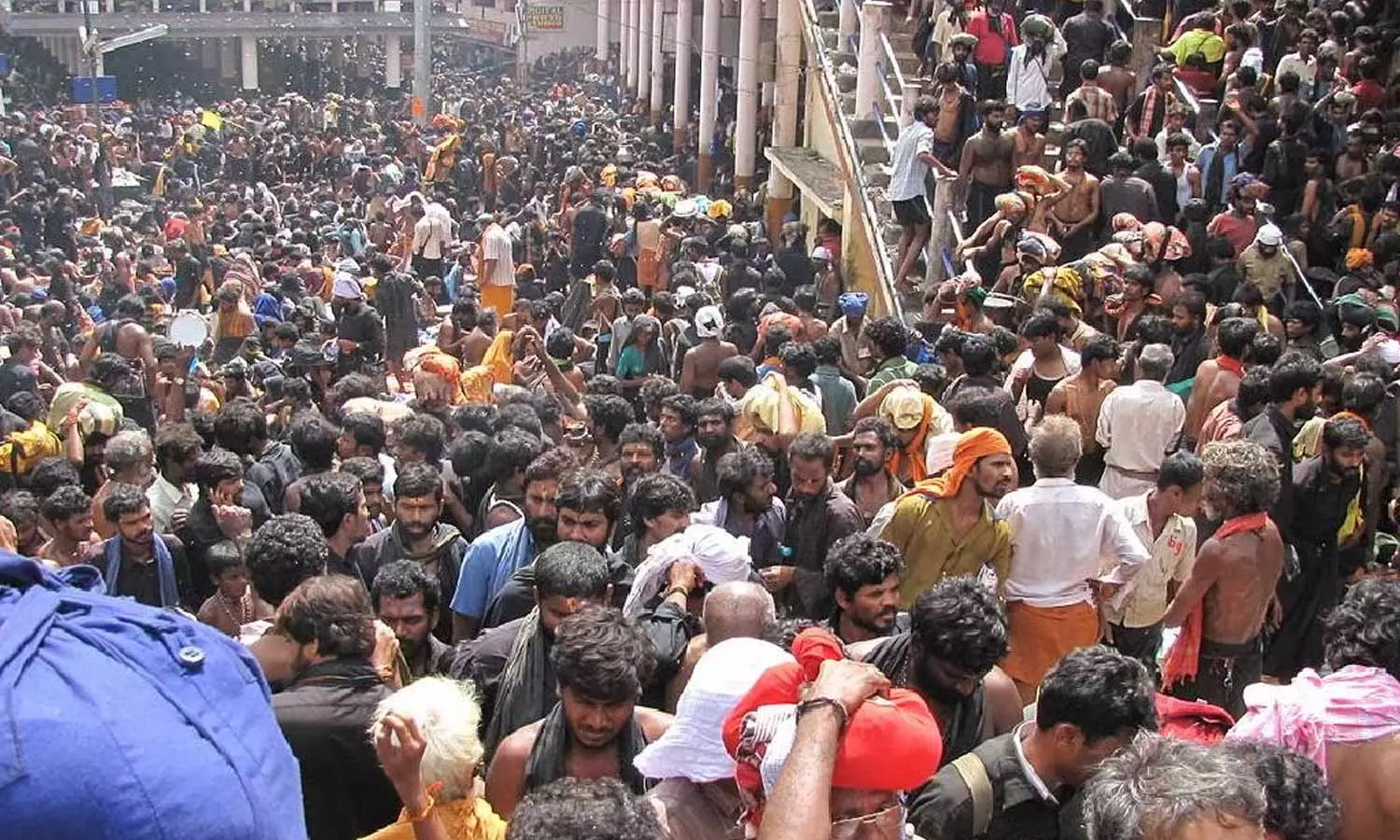 மகரஜோதி தரிசனம்: சபரிமலையில் குவிந்த பக்தர்கள்